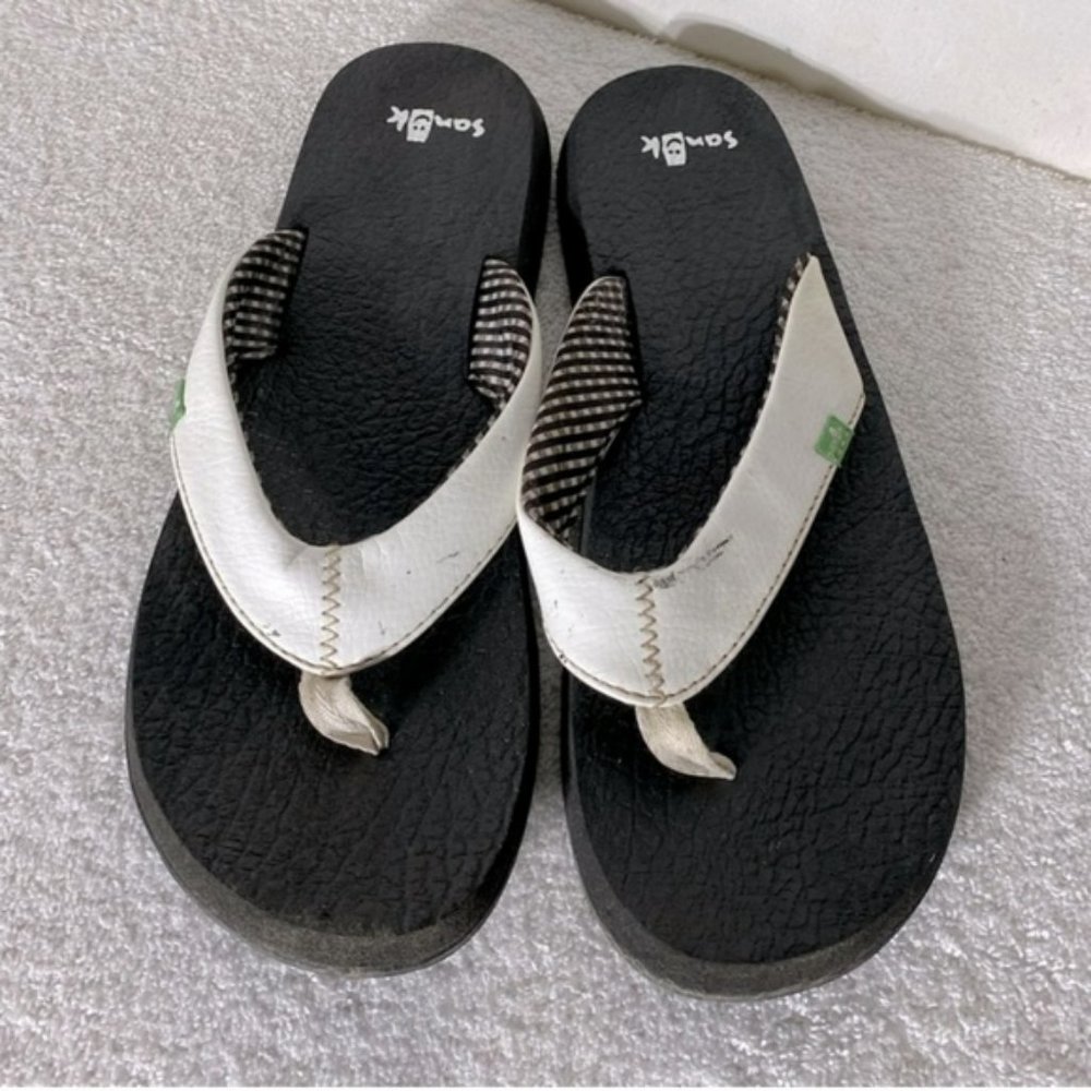 Sanuk White Black Slip On Flip Flop Thong Style Sandals 9